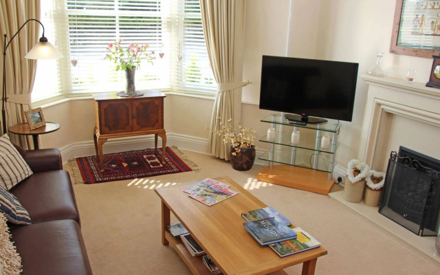 St John's Lodge (incl off-site health club)