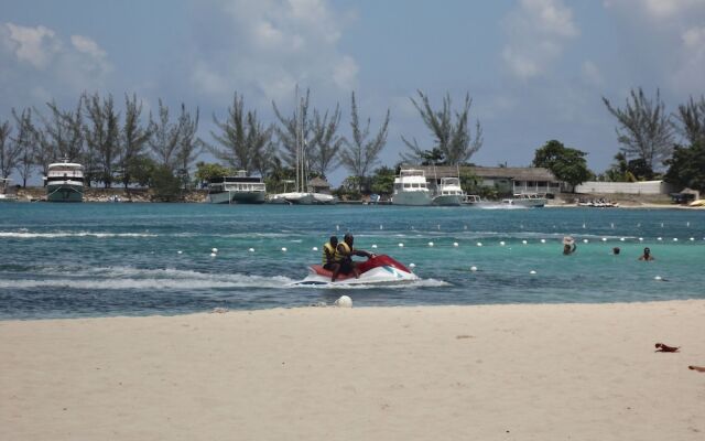 Private 2 Bedroom Beachfront Penthouse Condo Ocho Rios, Jamaica
