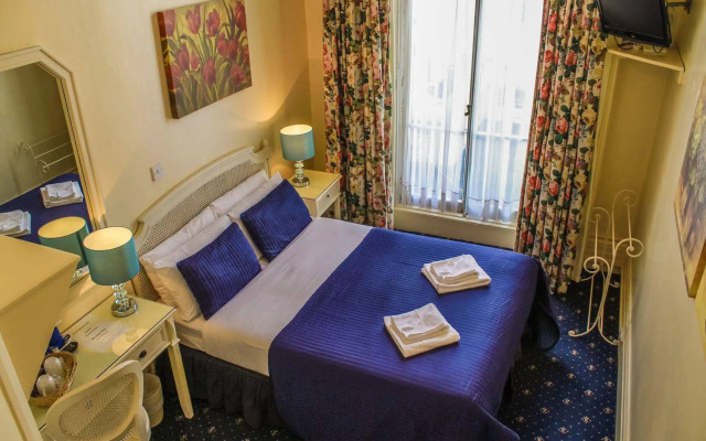 Blades Hotel