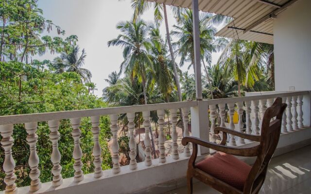 OYO 14025 Home Beach Facing 1BHK Mandrem