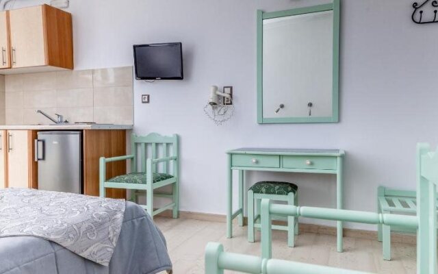 Avraki Rooms & Studios