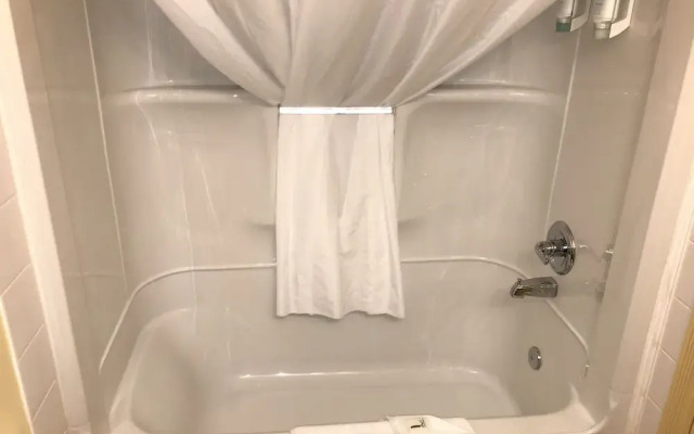 Days Inn & Suites Whitecourt