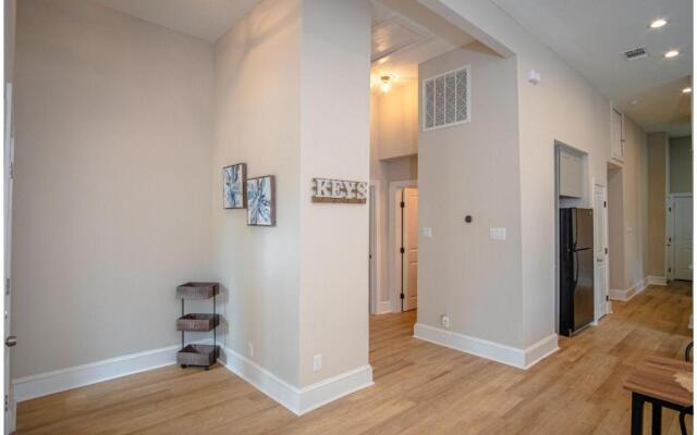 Brand New Remodeled 3BR2BA House Near Downtown