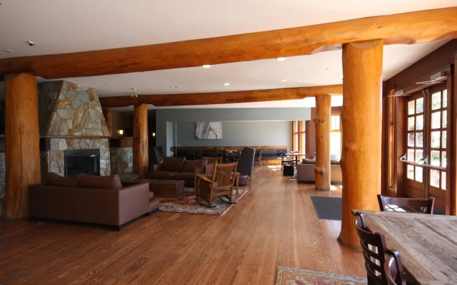 Snow Creek Lodge by Fernie Lodging Co