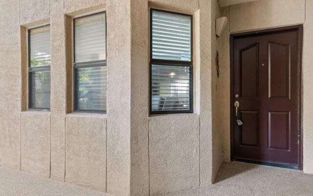 Beautiful Newly Remodeled 2-bdrm Biltmore Condo!