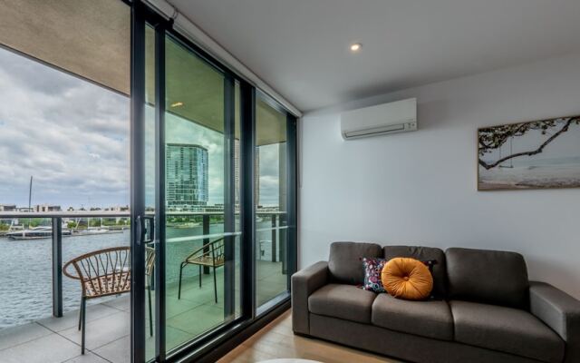 Melbourne Private Apartments - Collins Wharf Waterfront, Docklands