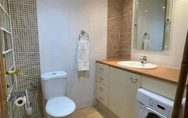 Refurbished 1 bedroom apartment with large pool