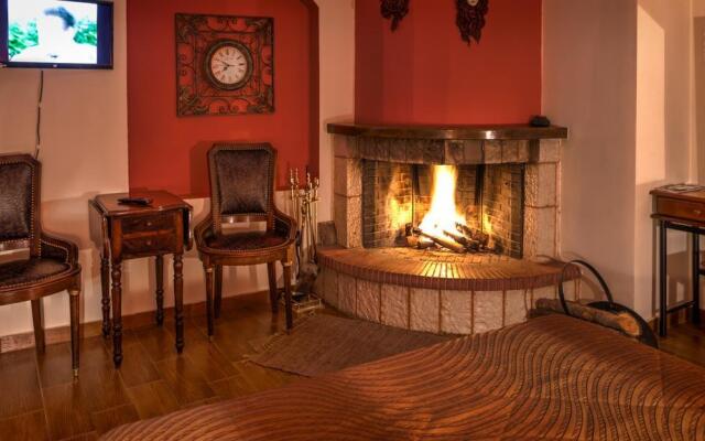 Charoula Rooms