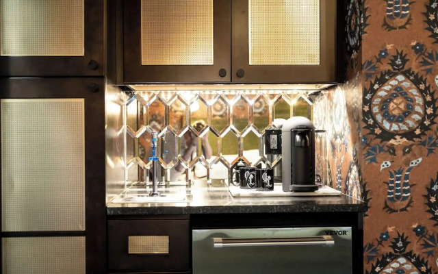 The Gas Lamp Hotel - 1BR - Latimer