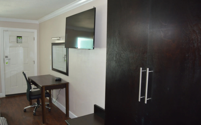 Destin Inn and Suites