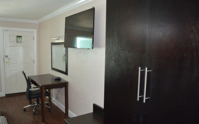 Destin Inn and Suites