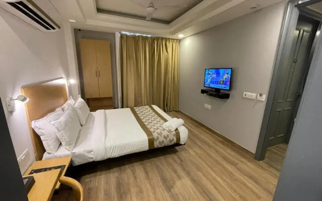 Saltstayz Express - Golf Course Road & DLF Phase-1