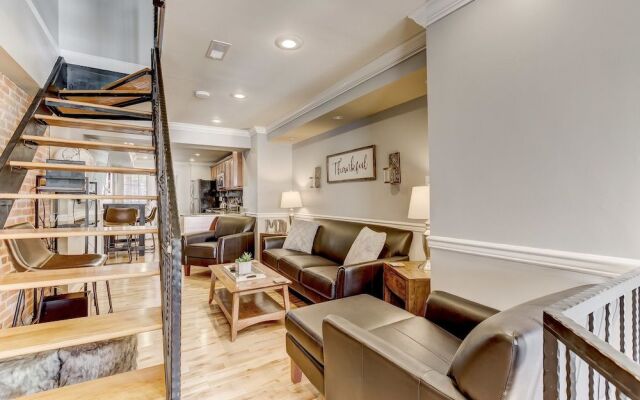 Upscale Home W/rooftopdeck&parking Near Stadiums