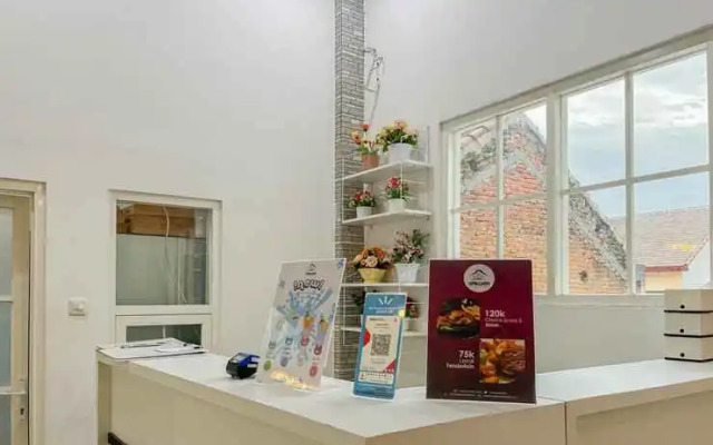 Sakura Guest House by The Lavana