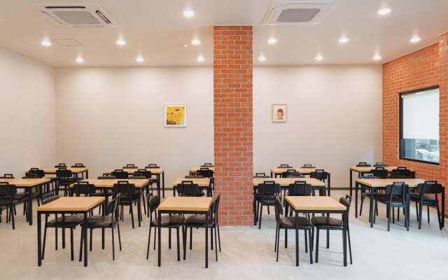 Aroomi Hotel Hyupjae