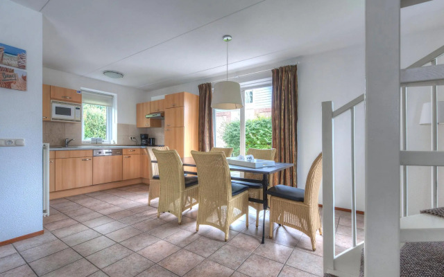 Detached Well-kept Villa With Garden, Near the Beach