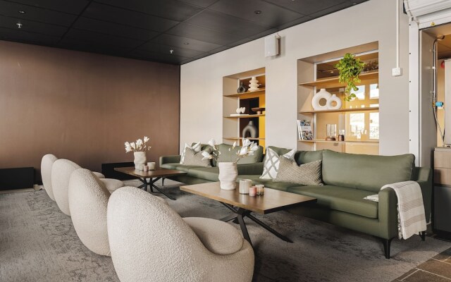 Enter St. Elisabeth Hotel