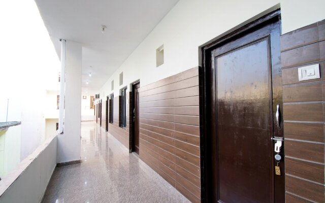 OYO 22932 Hotel Shiv Shanker