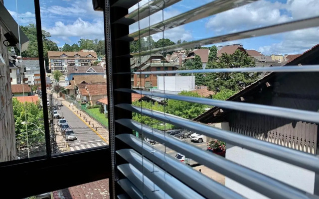 Garibaldi 402 - Gramado (30 metros Rua Coberta)