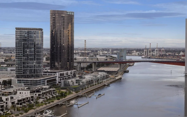 Wyndel Apartments Riverside on Collins