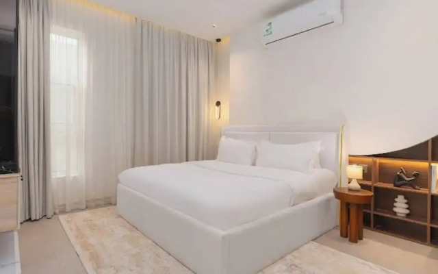 Luxurious 2-br Flat With Relaxation Space lll