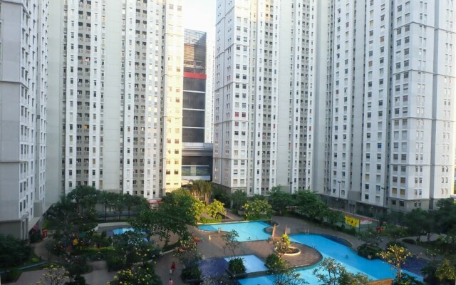 Pool View Green Bay Apartment Pluit