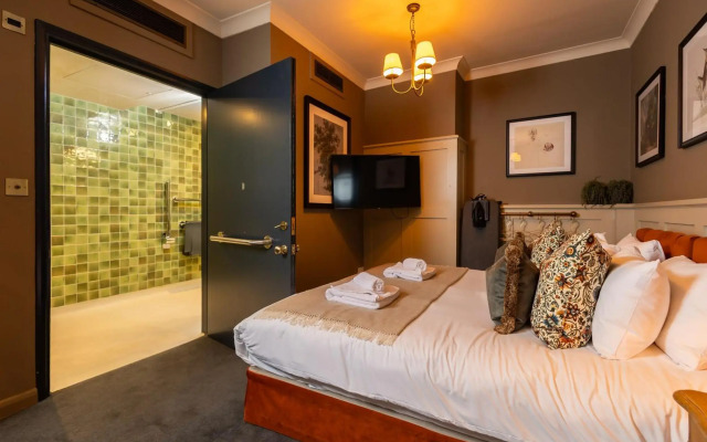 Salisbury Arms Hotel