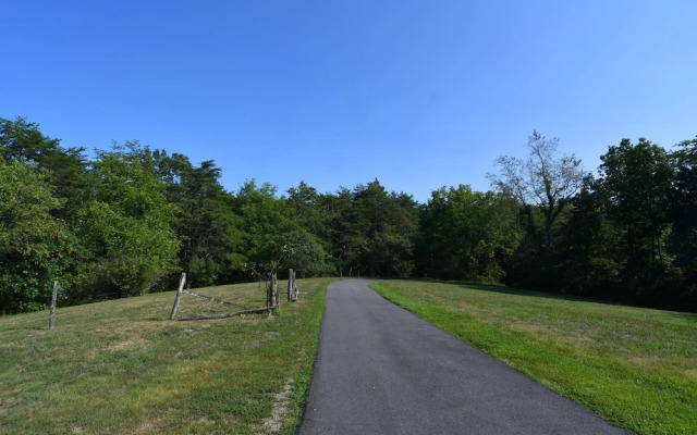 Whispering Hills - Couples Getaway