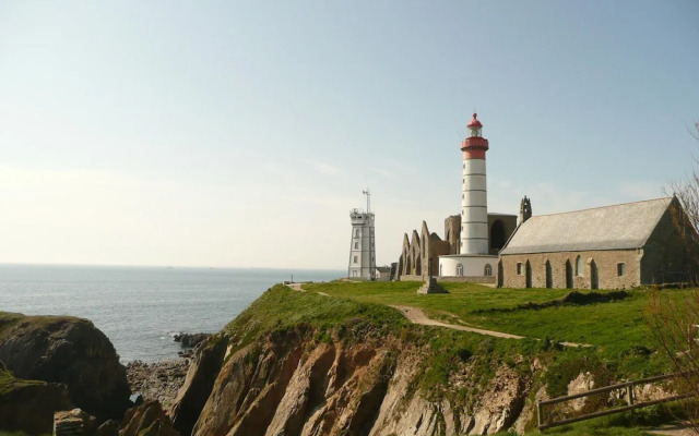 Holiday Home in Plouarzel Near Sandy Beach