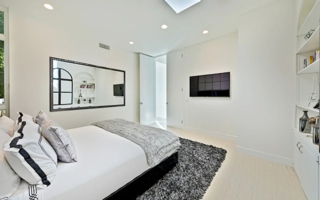 Beverly Hills Luxury Modern Palace