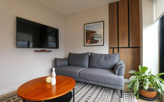 w Phenomenal 2BR With Balcony in San Isidro