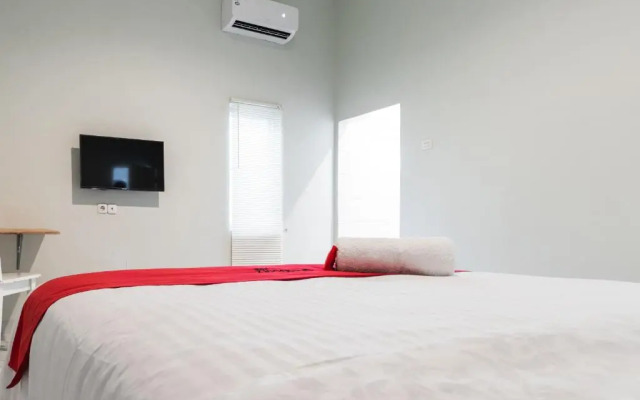 RedDoorz Plus near RS USU Medan 2