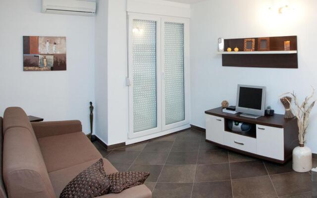 Trstenik Beach Apartments