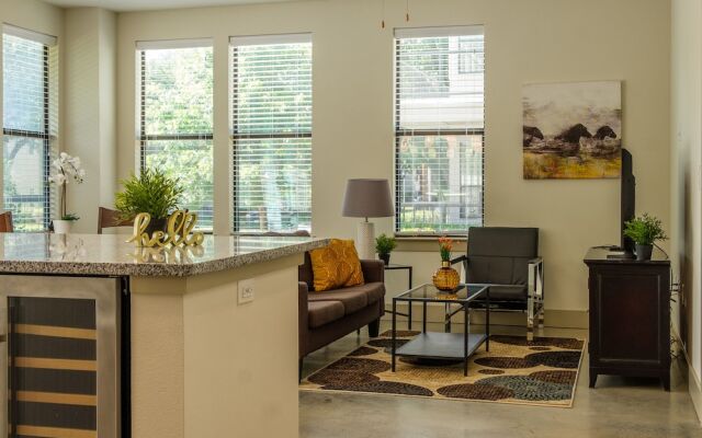 Bright Apartments by Frontdesk