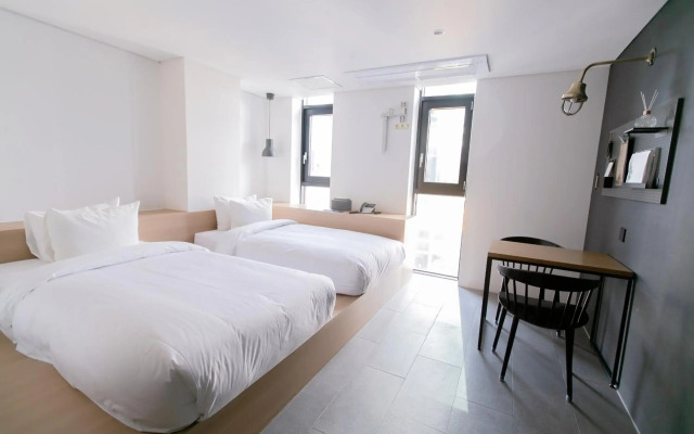 Gangneung Boutique Hotel Bombom
