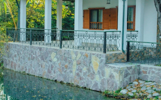 River Inn Hotel