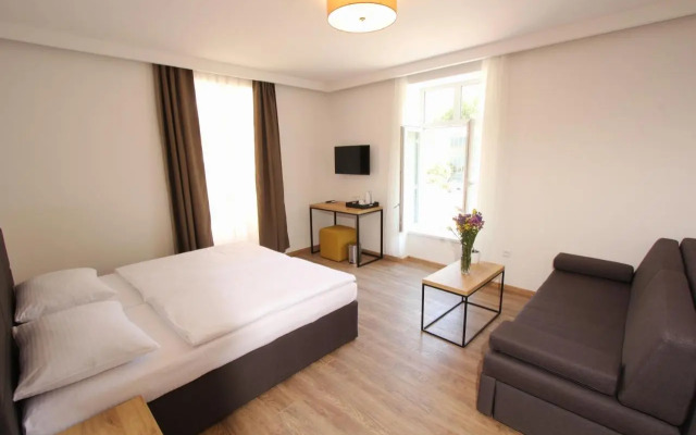 Riverside Residence