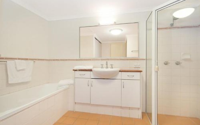 Byron Bay Accom Unit 3 22 Paterson Street, Byron Bay - Solaris – Bathroom – Byron Bay