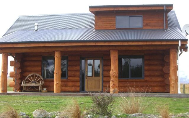 The Hollows Luxury Log Cabin