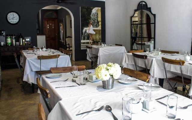 Jemima's Hospitality, Bunker on Bailie