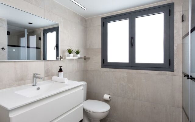 3BR Penthouse on Rothschild by HolyGuest