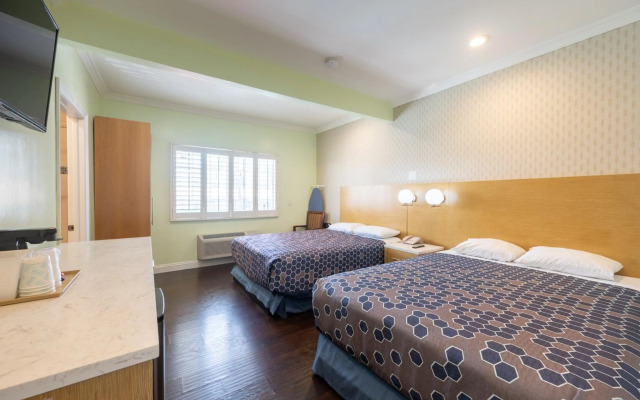 Hollywood City Inn