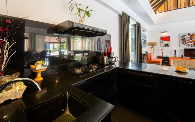 Serene 4br Seminyak Villa with Tropical