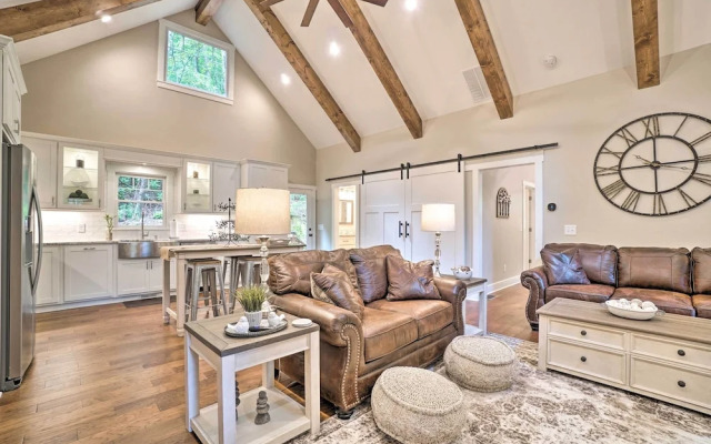 Hootenanny at Horton Creek: Creekside Escape!