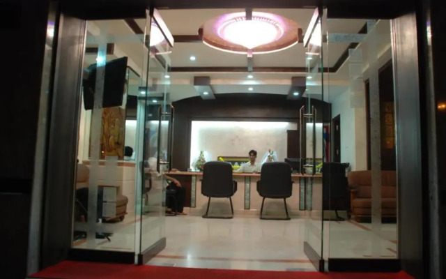 Snt Comforts Lodge by OYO Rooms