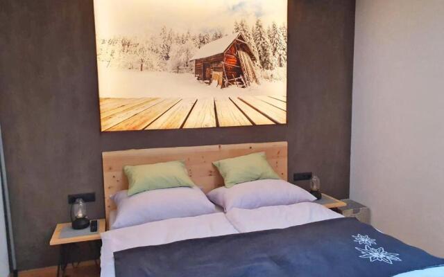 Mountain Living Apartments - Ski-In & Ski-Out