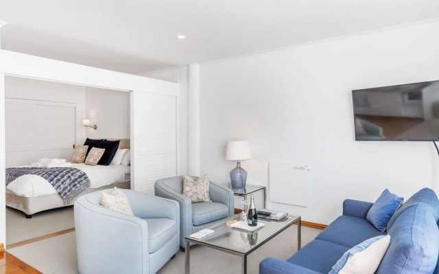 Elegant 2BR Princes Wharf Apartment