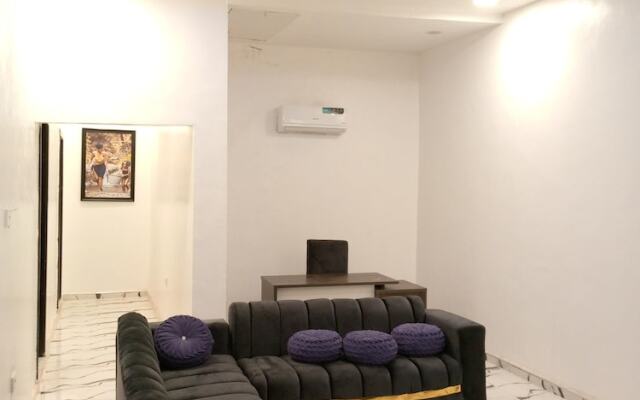 Inviting 2-bed Apt With Parking in Ifako-ijaiye