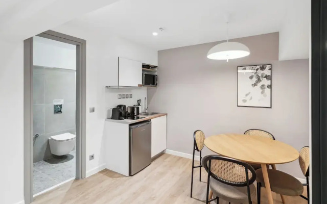 limehome Piraeus Olive