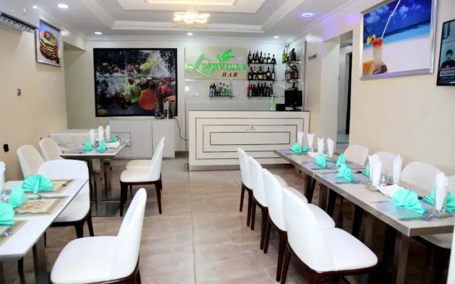 Lushville Hotel and Suites